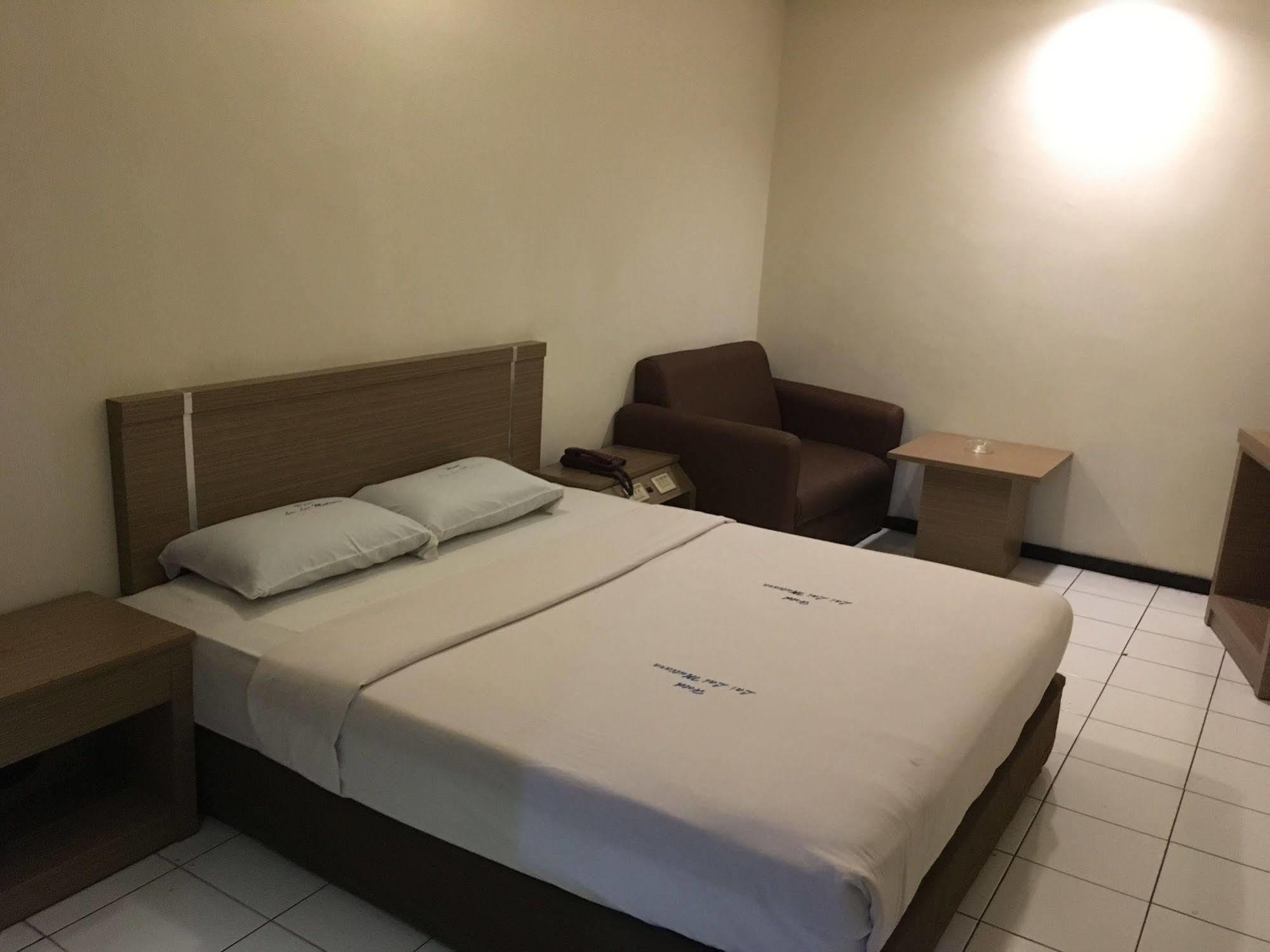 ライ ライ ムティアラ ホテル Batam エクステリア 写真